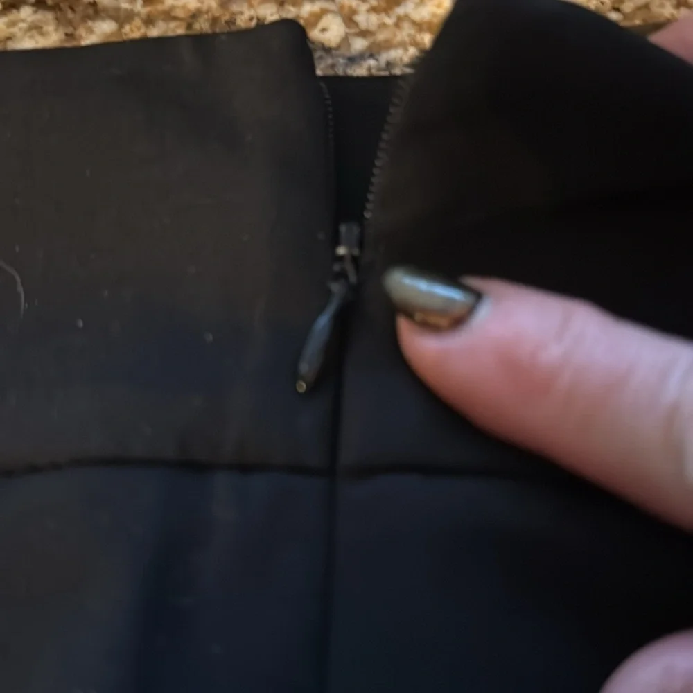 Elegant Black Skirt with Ruffle Detail - Picture 8 of 10